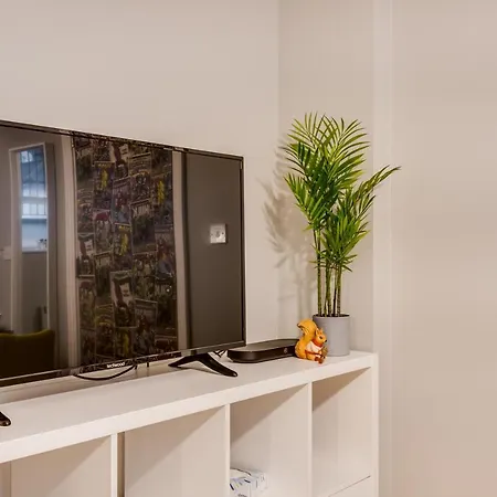 Modern Serviced Apartment Stevenage Town Centre Up To 4People Exterior photo