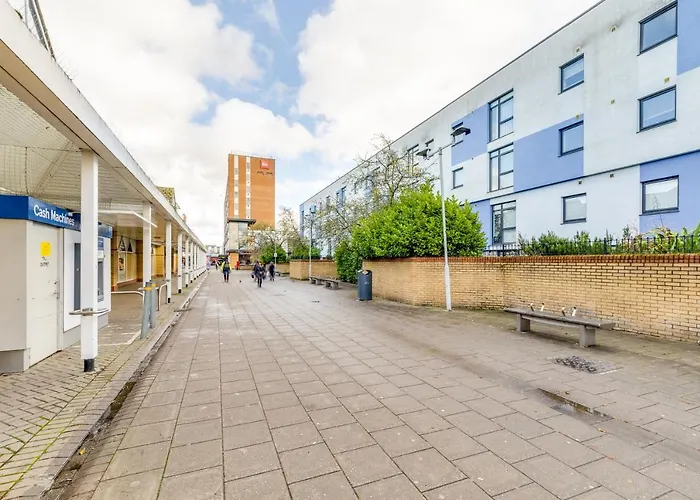 Modern Serviced Apartment Stevenage Town Centre Up To 4People