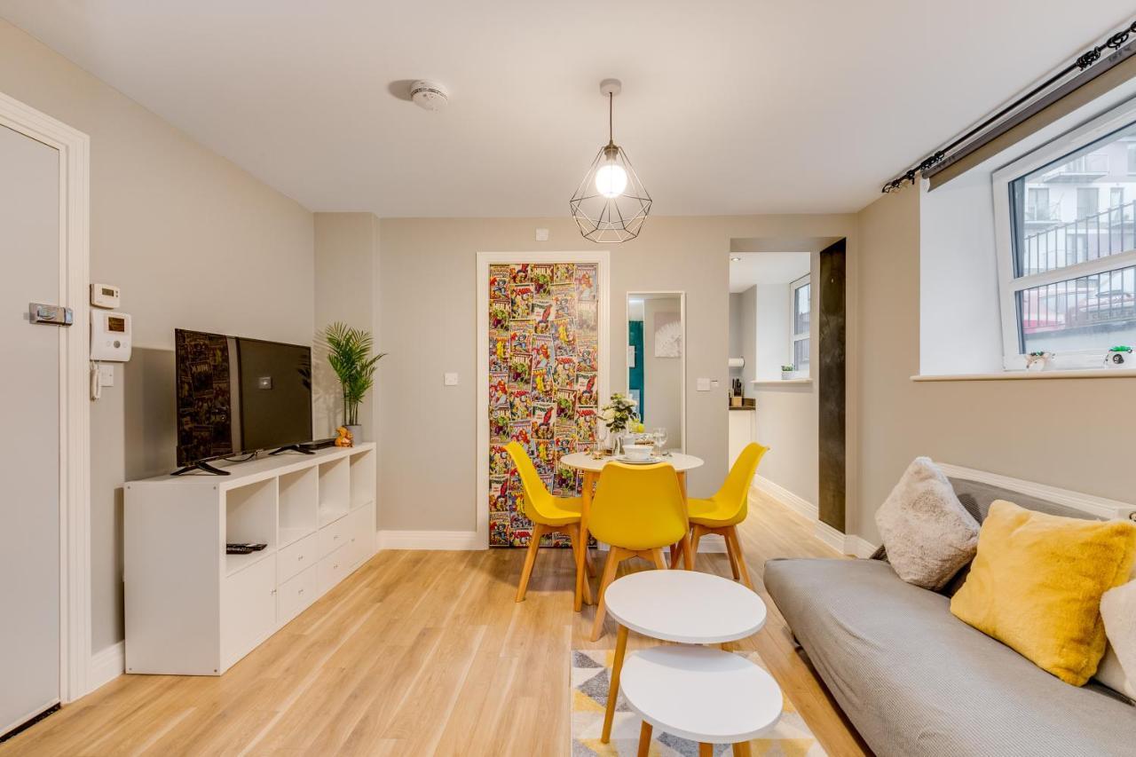 Modern Serviced Town Centre Up To 4people Apartment