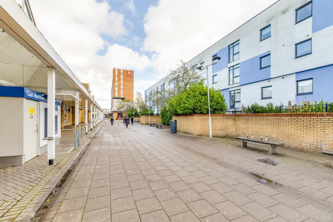 Modern Serviced Town Centre Up To 4people Apartment