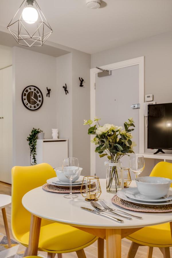 Apartment Modern Serviced Town Centre Up To 4people