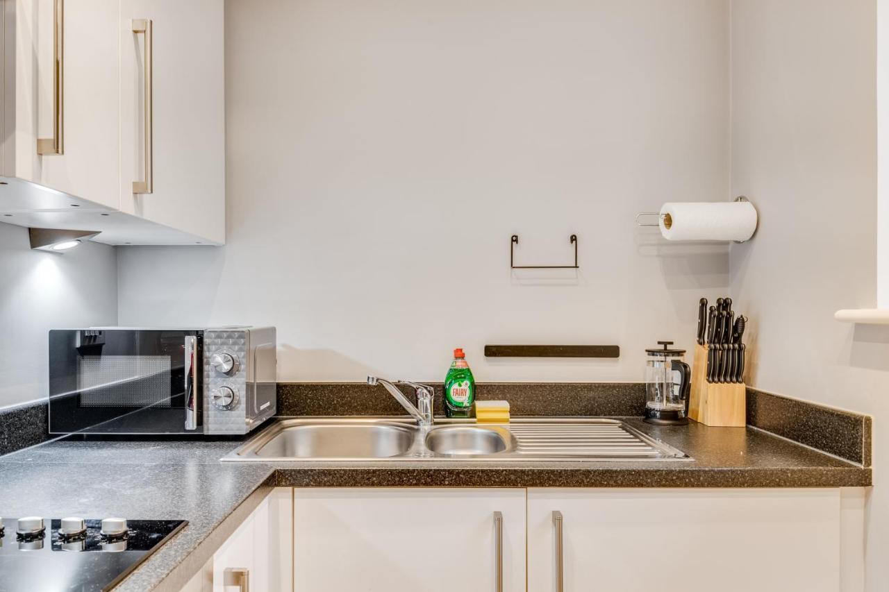 Modern Serviced Town Centre Up To 4people Stevenage