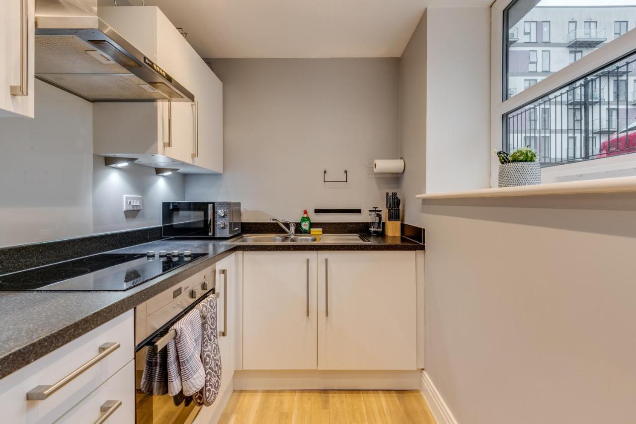 Apartment Modern Serviced Town Centre Up To 4people *