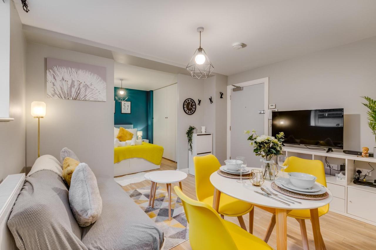 Modern Serviced Town Centre Up To 4people *