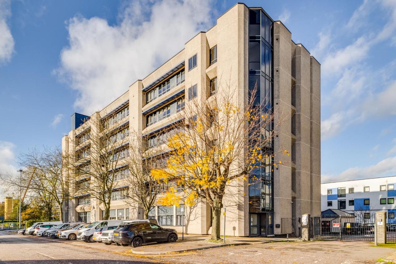 Modern Serviced Town Centre Up To 4people Stevenage