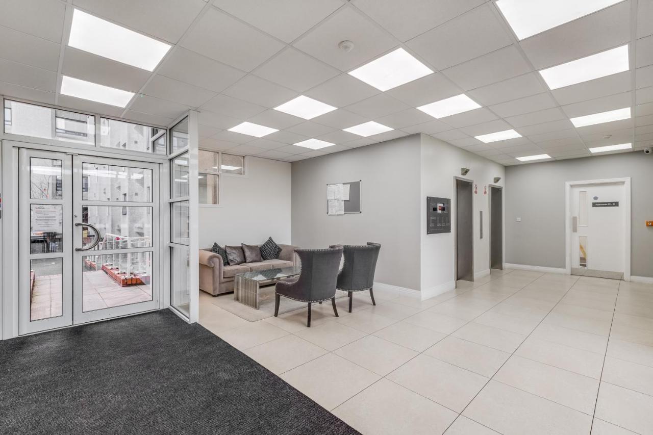 Modern Serviced Town Centre Up To 4people Apartment