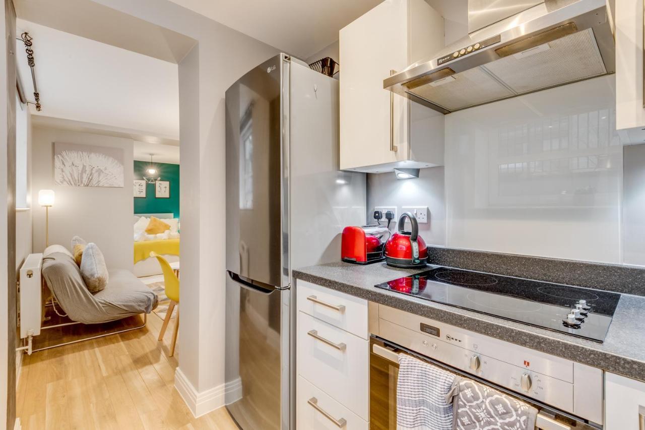 Modern Serviced Town Centre Up To 4people Apartment Stevenage